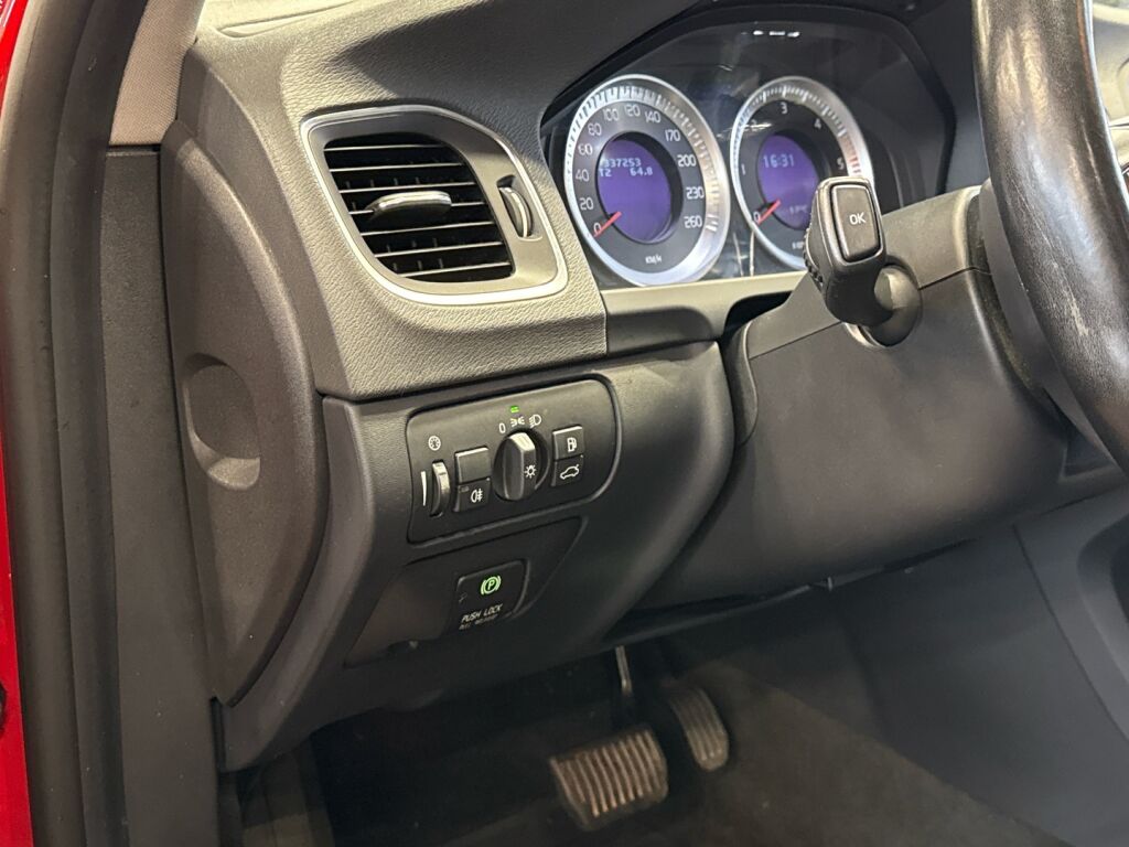 Volvo S60 2013 Punainen