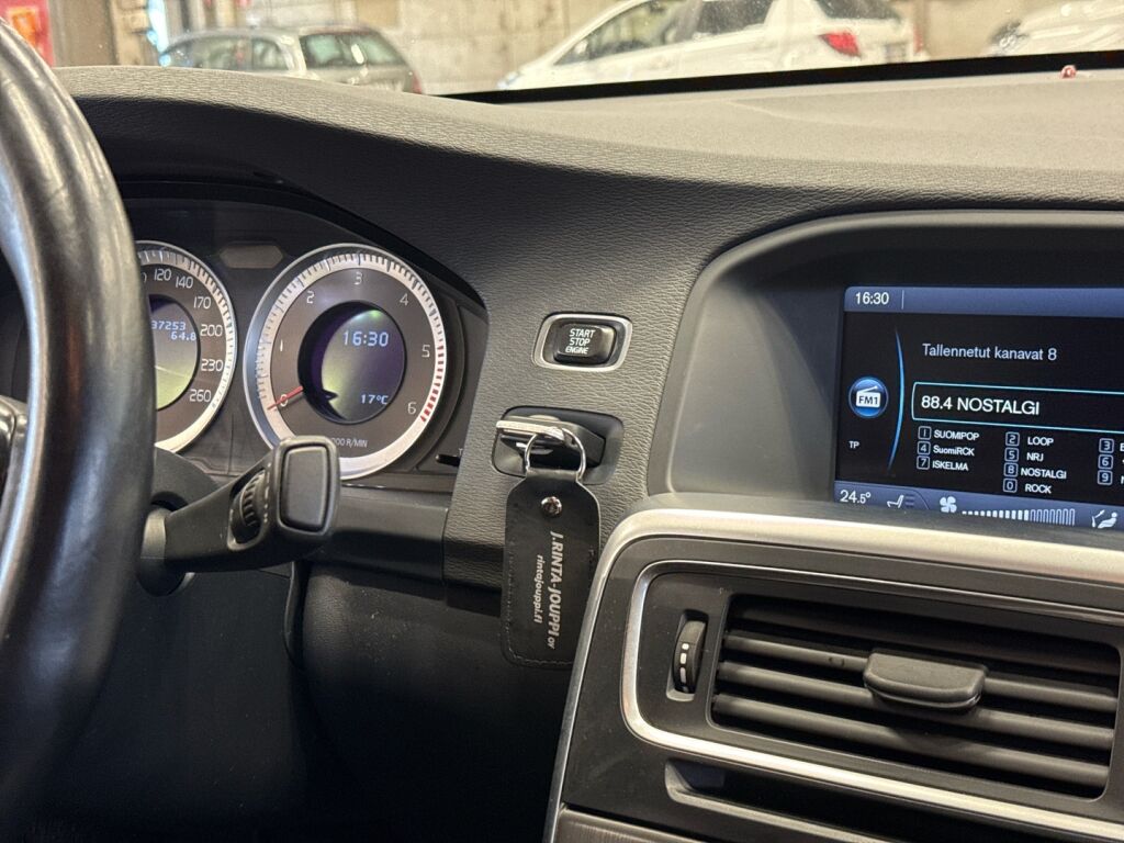 Volvo S60 2013 Punainen