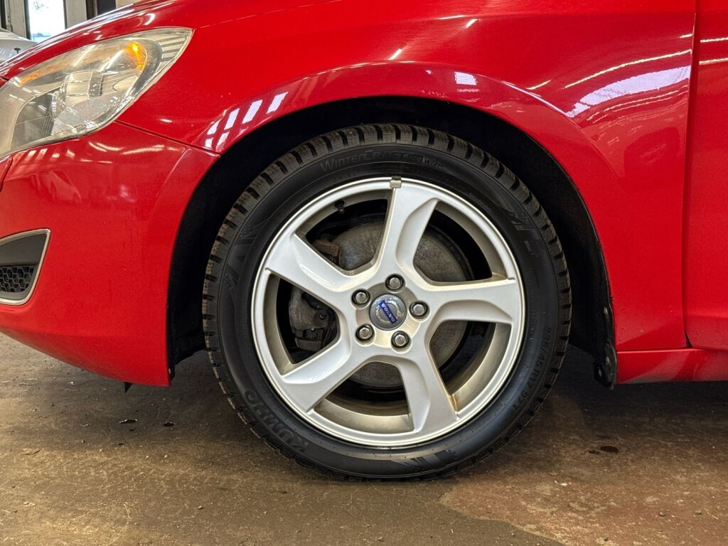 Volvo S60 2013 Punainen