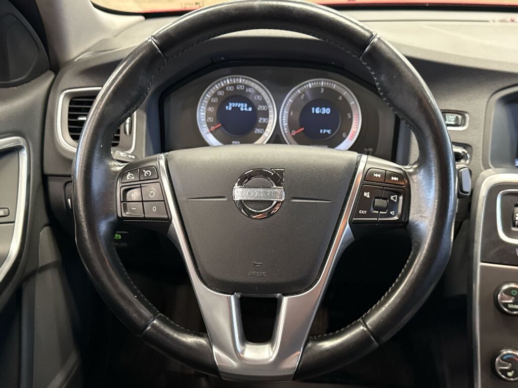 Volvo S60 2013 Punainen