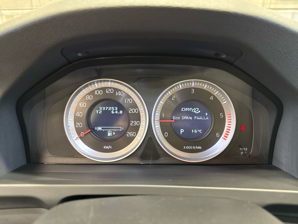 Volvo S60 2013 Punainen