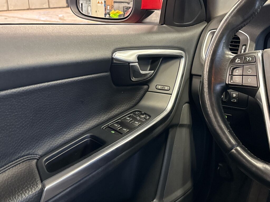 Volvo S60 2013 Punainen