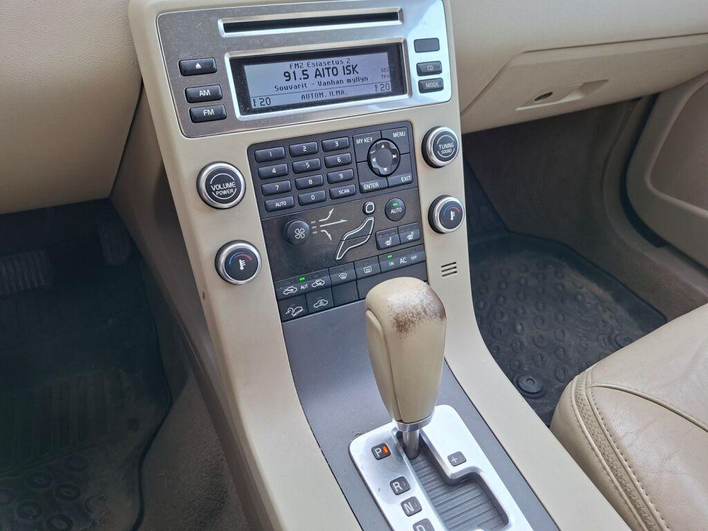Volvo XC70 2007 Ruskea (beige)