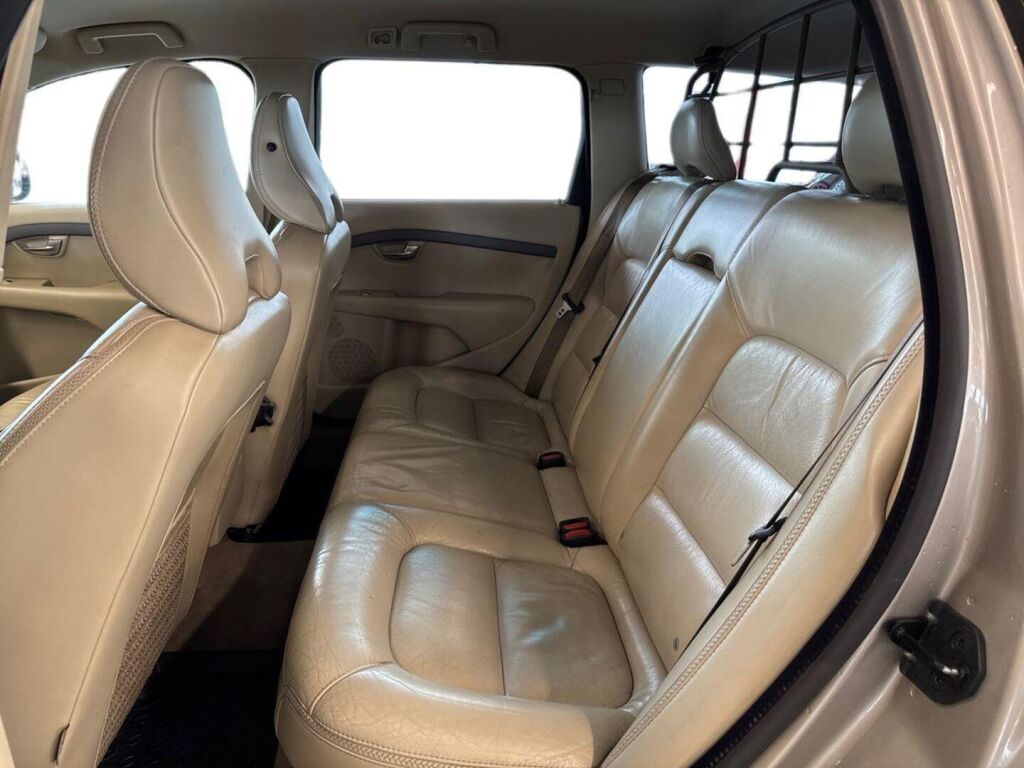 Volvo XC70 2007 Ruskea (beige)