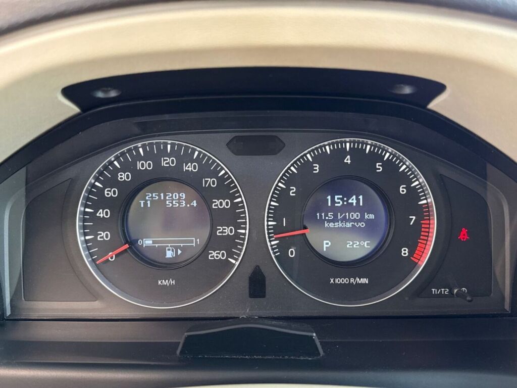 Volvo XC70 2007 Ruskea (beige)