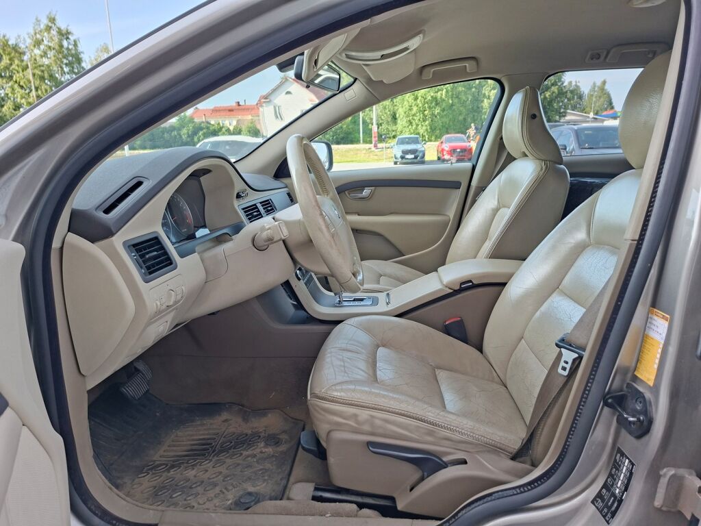 Volvo XC70 2007 Ruskea (beige)