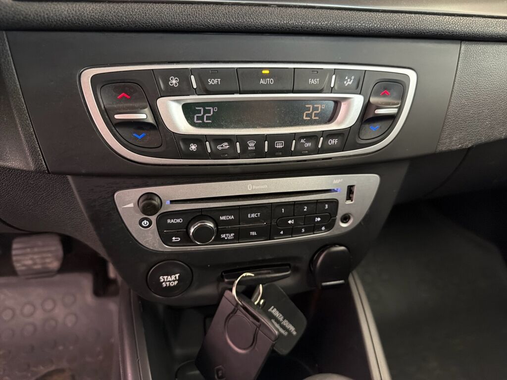 Renault Megane 2014 Punainen