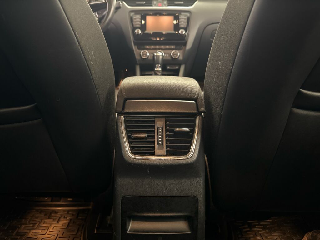 Skoda Octavia 2014 Valkoinen