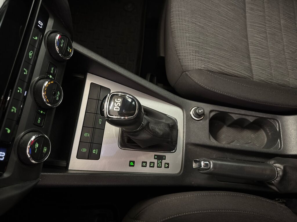 Skoda Octavia 2014 Valkoinen