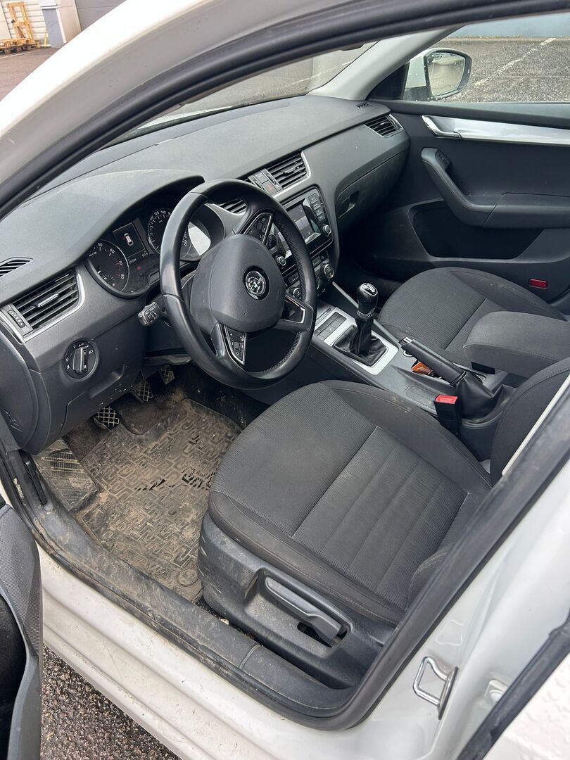 Skoda Octavia 2014 Valkoinen
