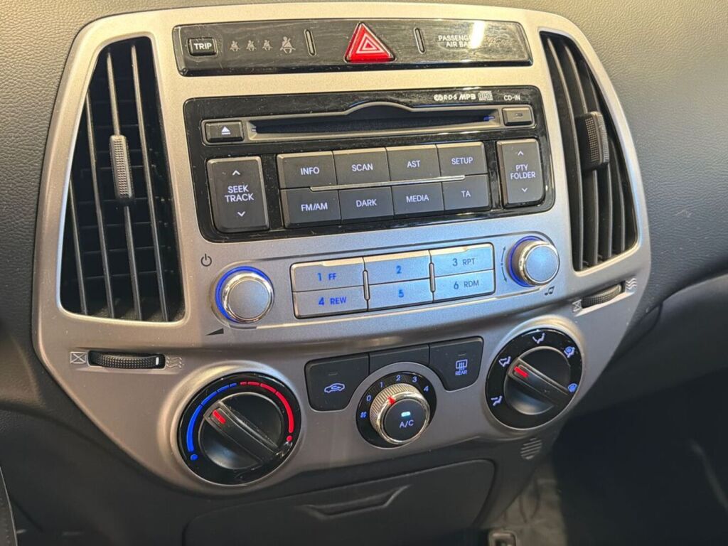 Hyundai i20 5d 2014 Punainen