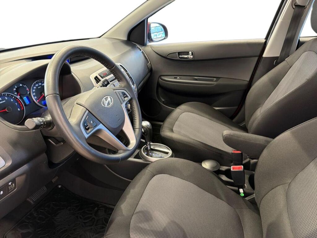 Hyundai i20 5d 2014 Punainen