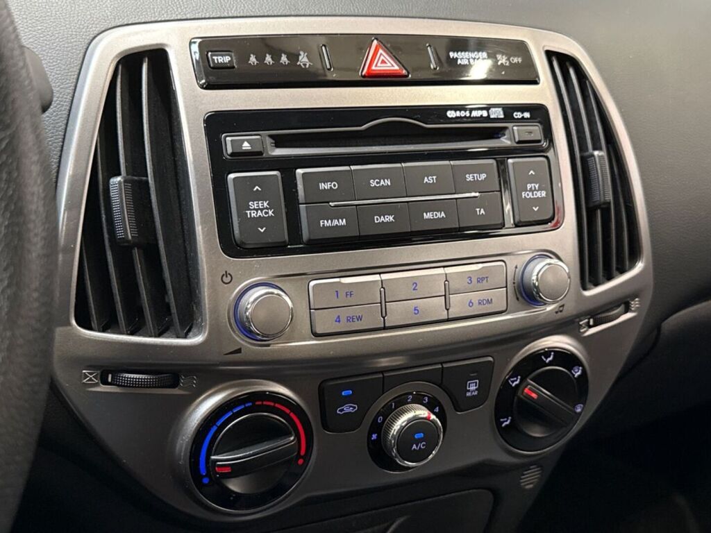 Hyundai i20 5d 2014 Ruskea (beige)