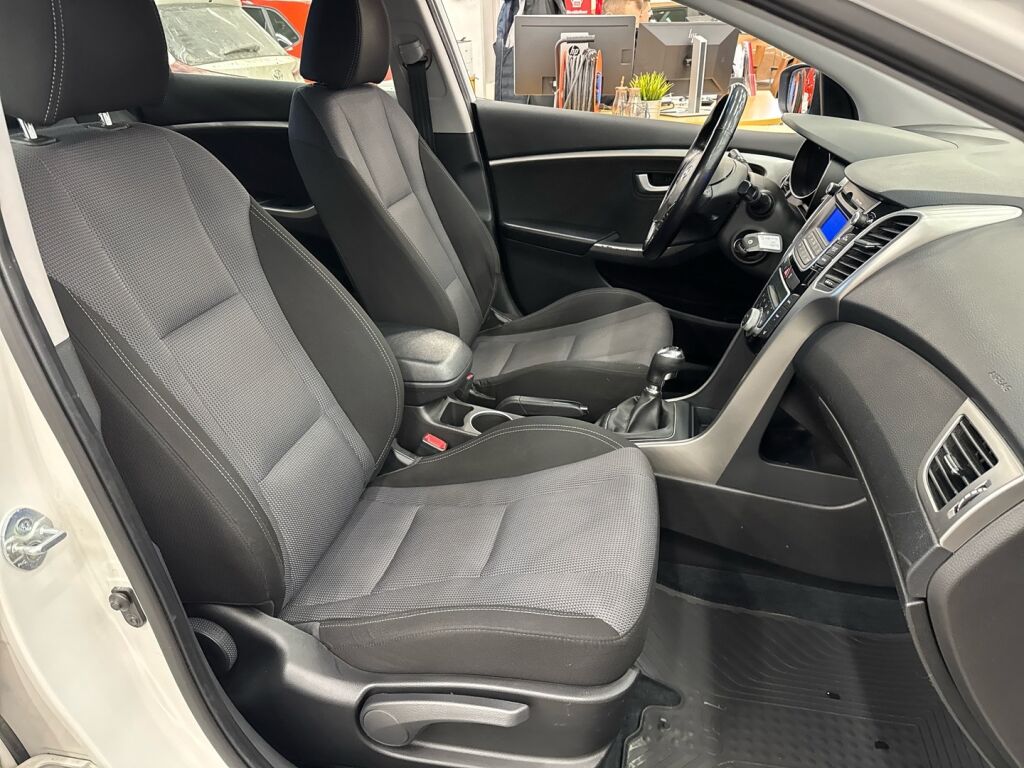 Hyundai i30 5d 2014 Valkoinen