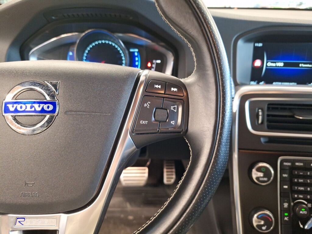 Volvo V60 2014 Punainen