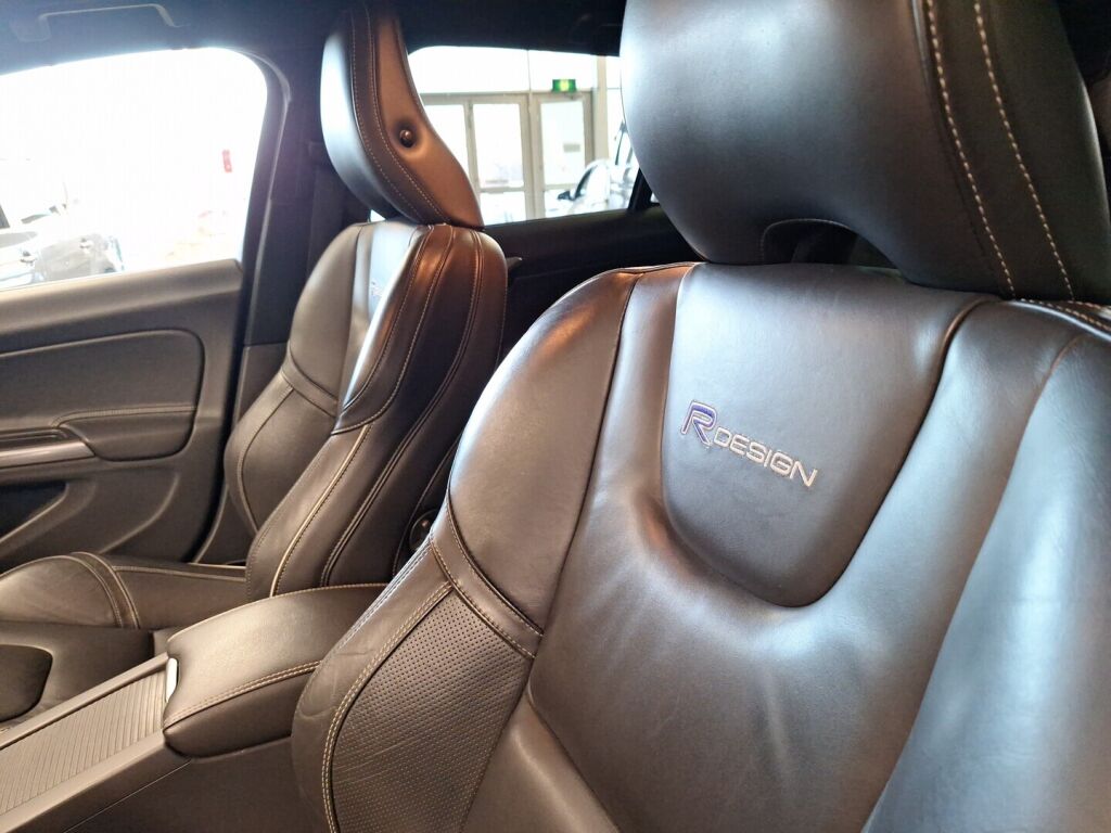 Volvo V60 2014 Punainen