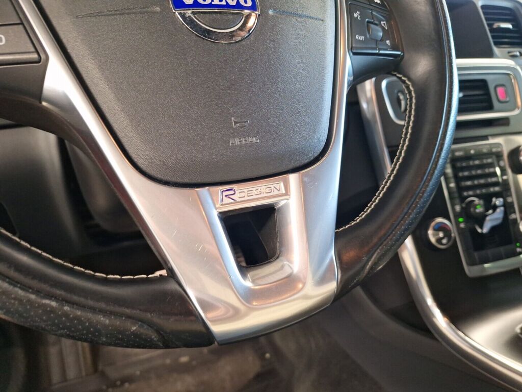 Volvo V60 2014 Punainen