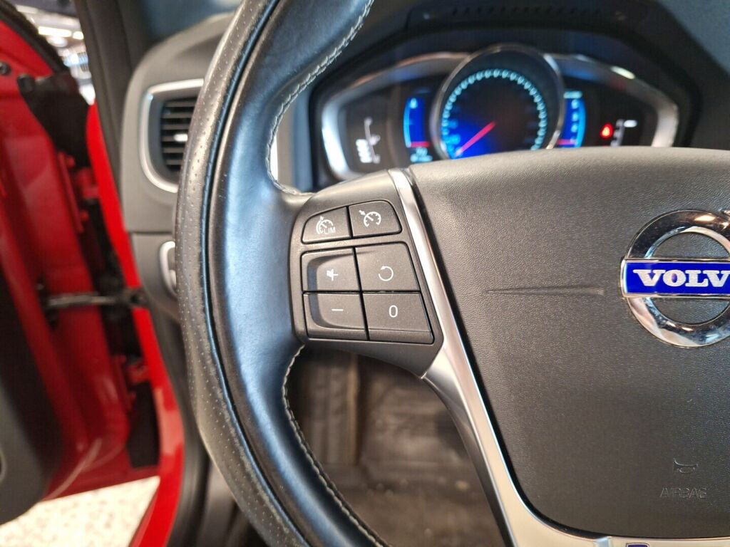 Volvo V60 2014 Punainen