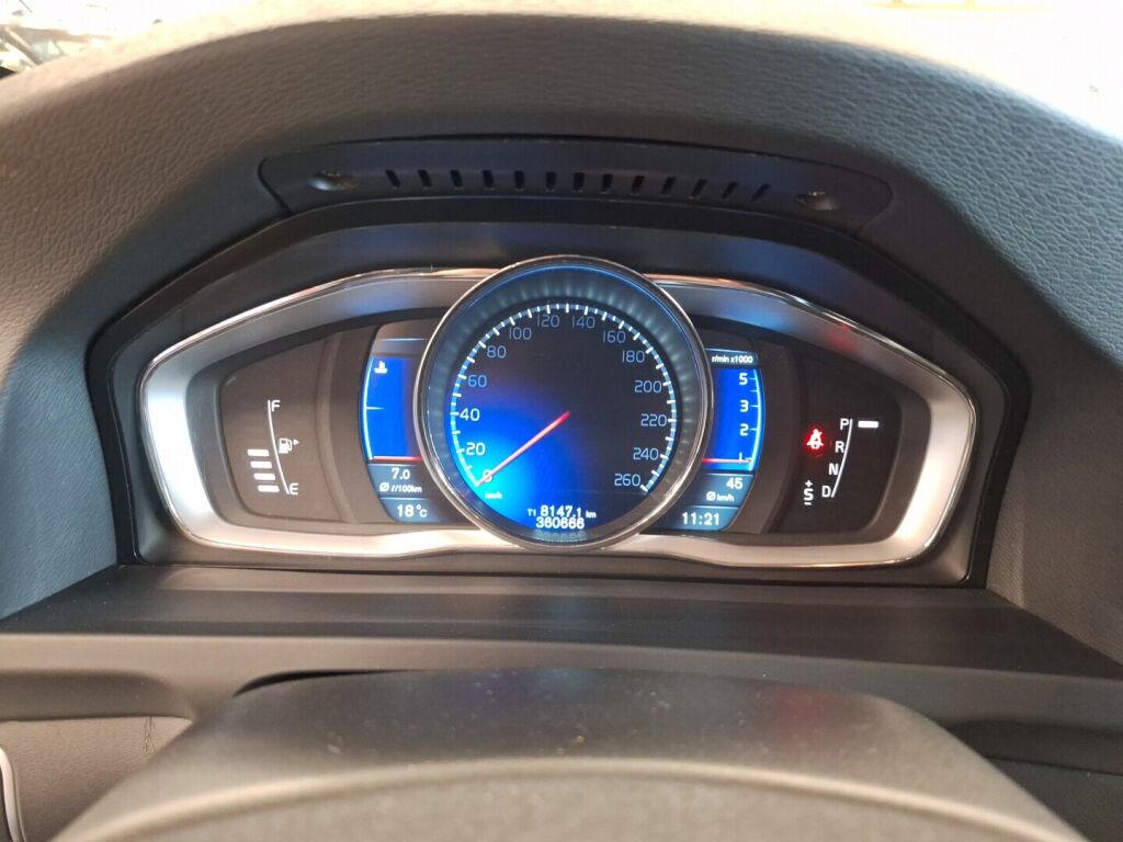 Volvo V60 2014 Punainen