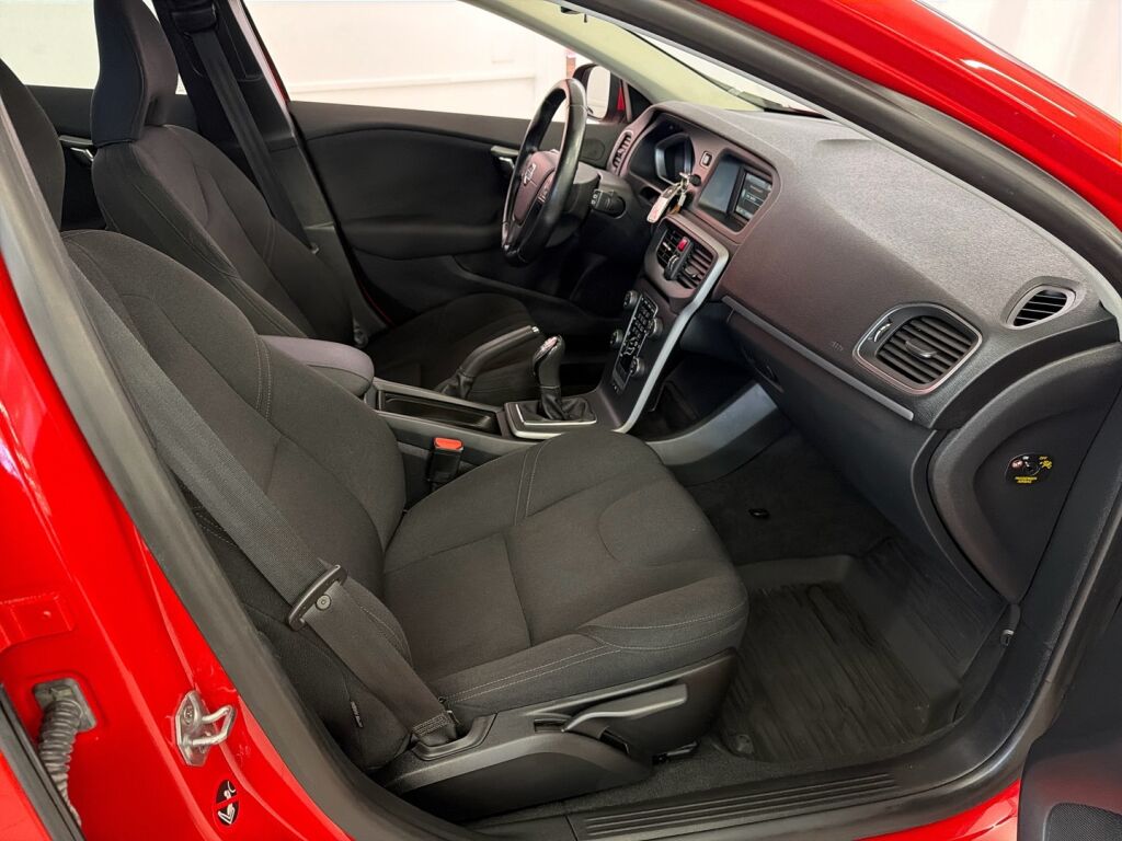 Volvo V40 2014 Punainen