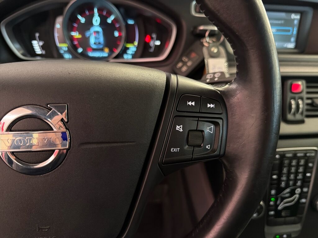 Volvo V40 2014 Punainen