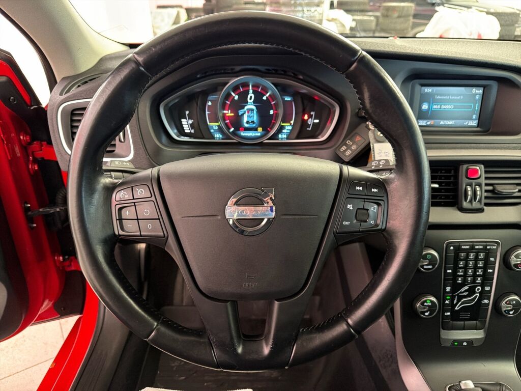 Volvo V40 2014 Punainen