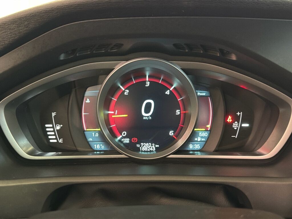 Volvo V40 2014 Punainen