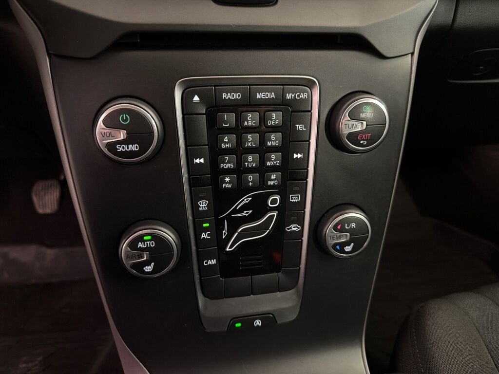 Volvo V40 2014 Punainen