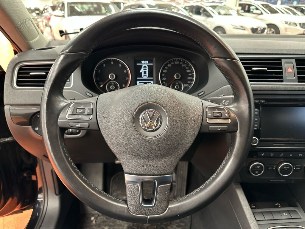 Volkswagen Jetta 2014 Musta