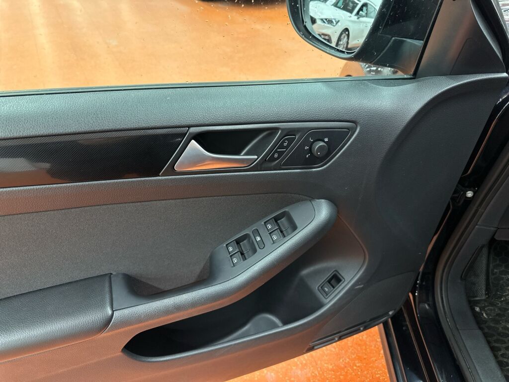 Volkswagen Jetta 2014 Musta