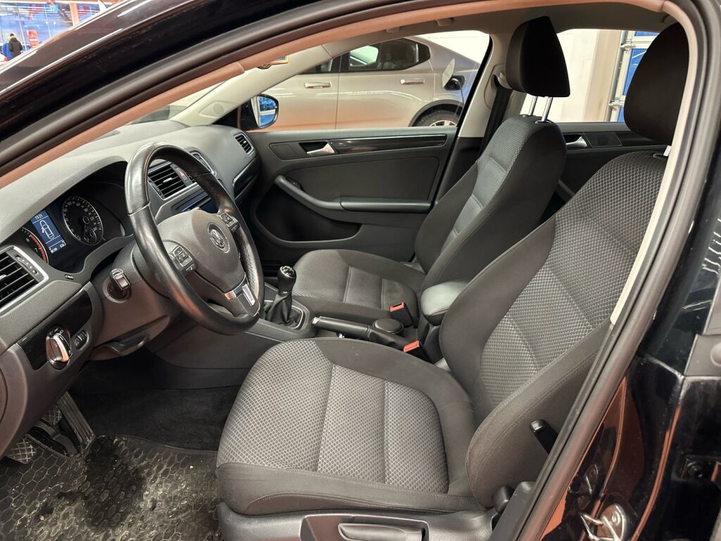 Volkswagen Jetta 2014 Musta