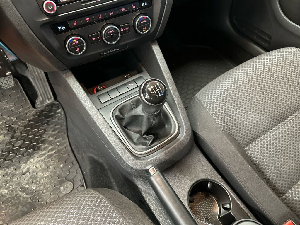 Volkswagen Jetta 2014 Musta