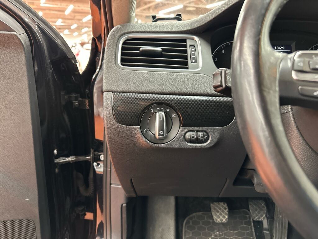 Volkswagen Jetta 2014 Musta