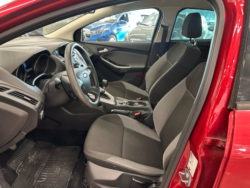 Ford Focus 2014 Punainen