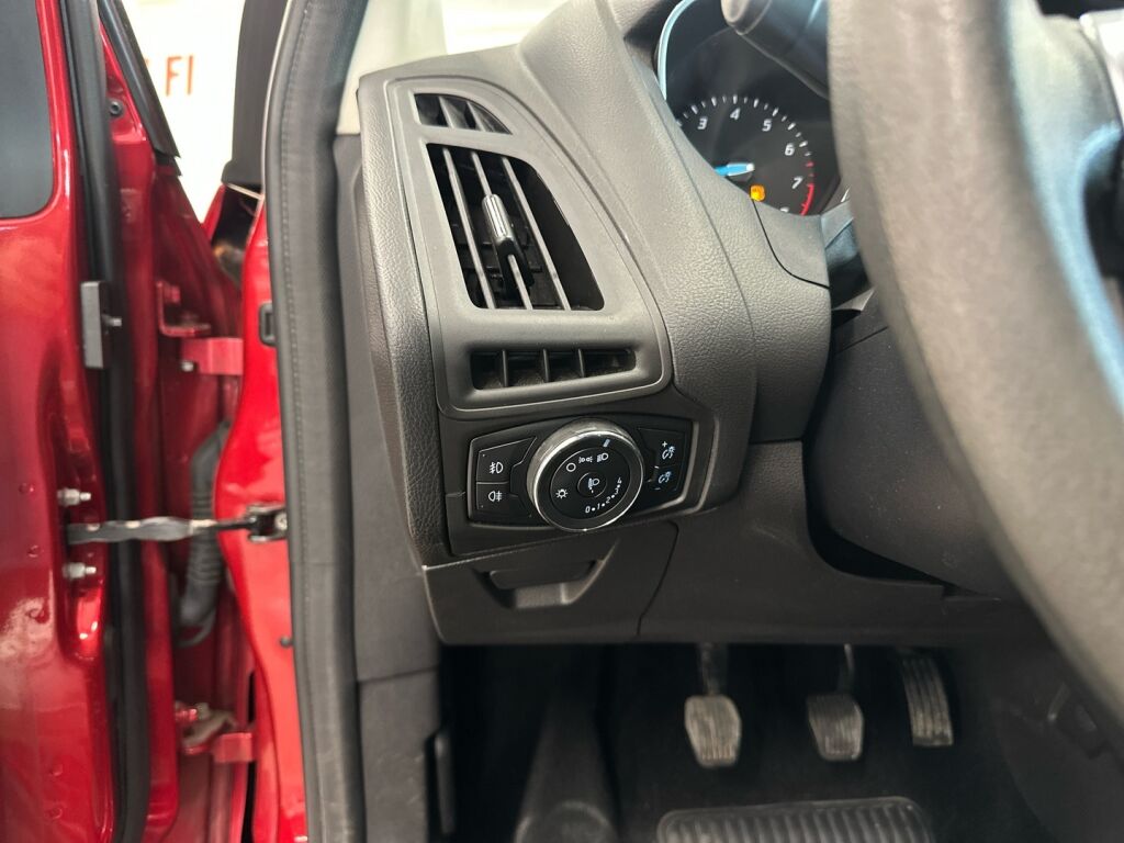 Ford Focus 2014 Punainen