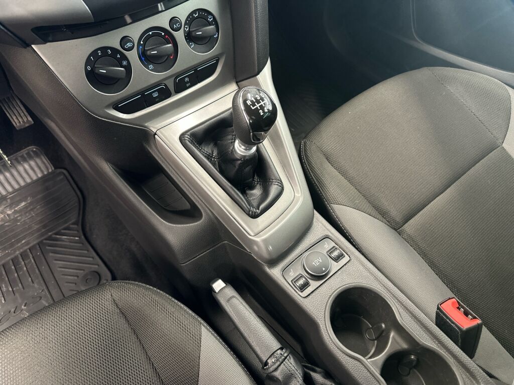 Ford Focus 2014 Punainen