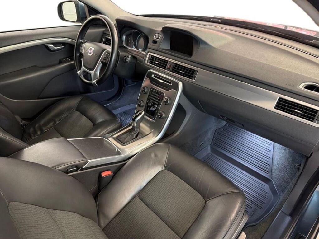 Volvo V70 2014 Sininen