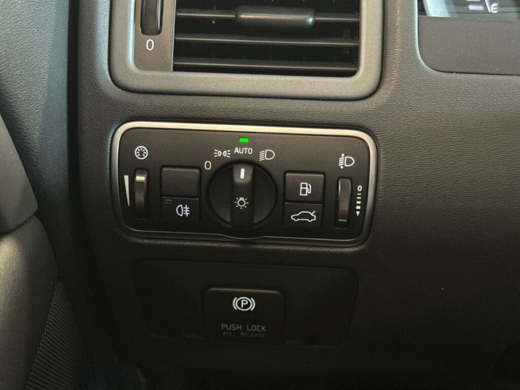 Volvo XC70 2014 Ruskea (beige)