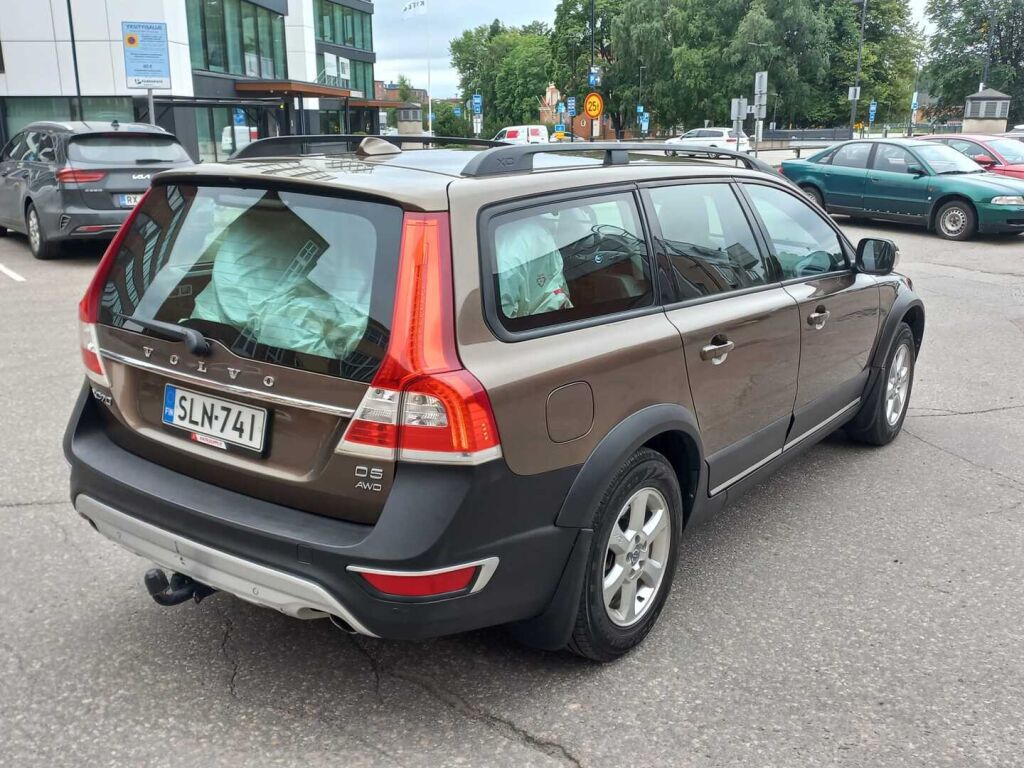 Volvo XC70 2014 Ruskea (beige)