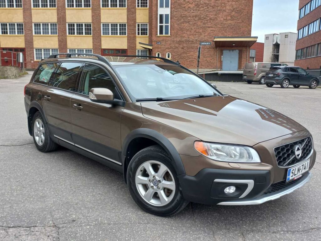 Volvo XC70 2014 Ruskea (beige)