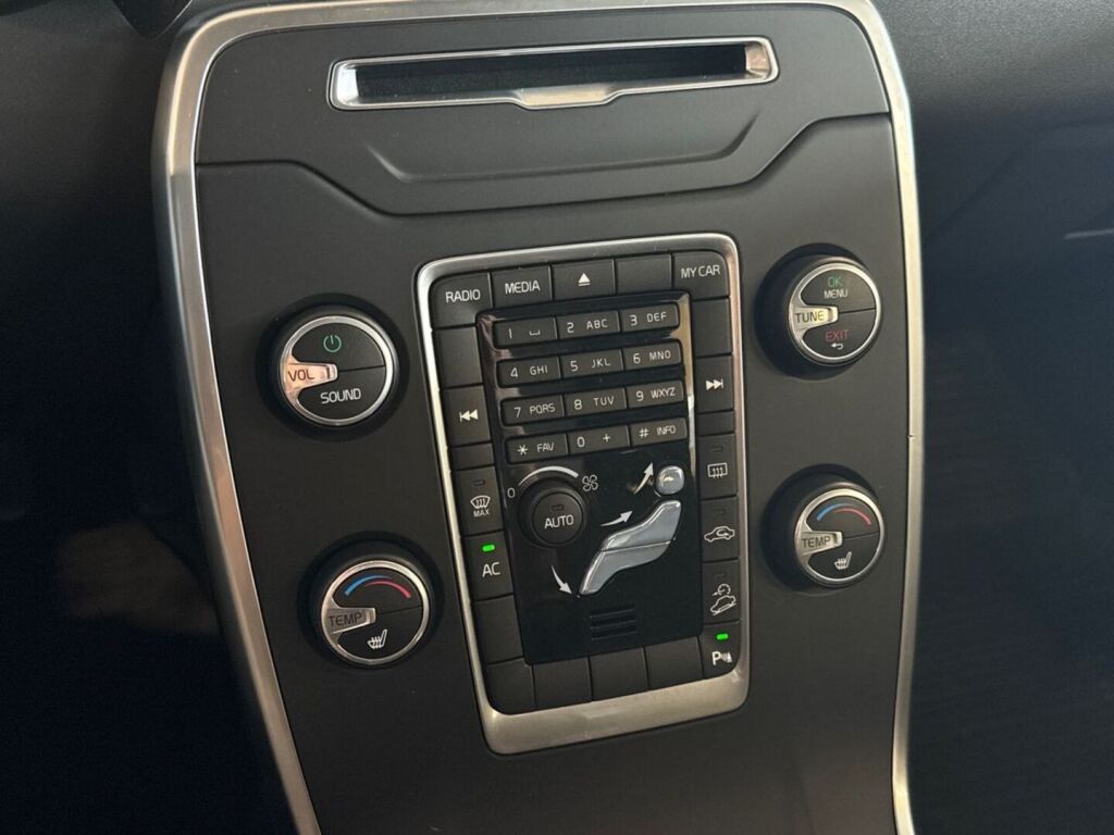 Volvo XC70 2014 Ruskea (beige)