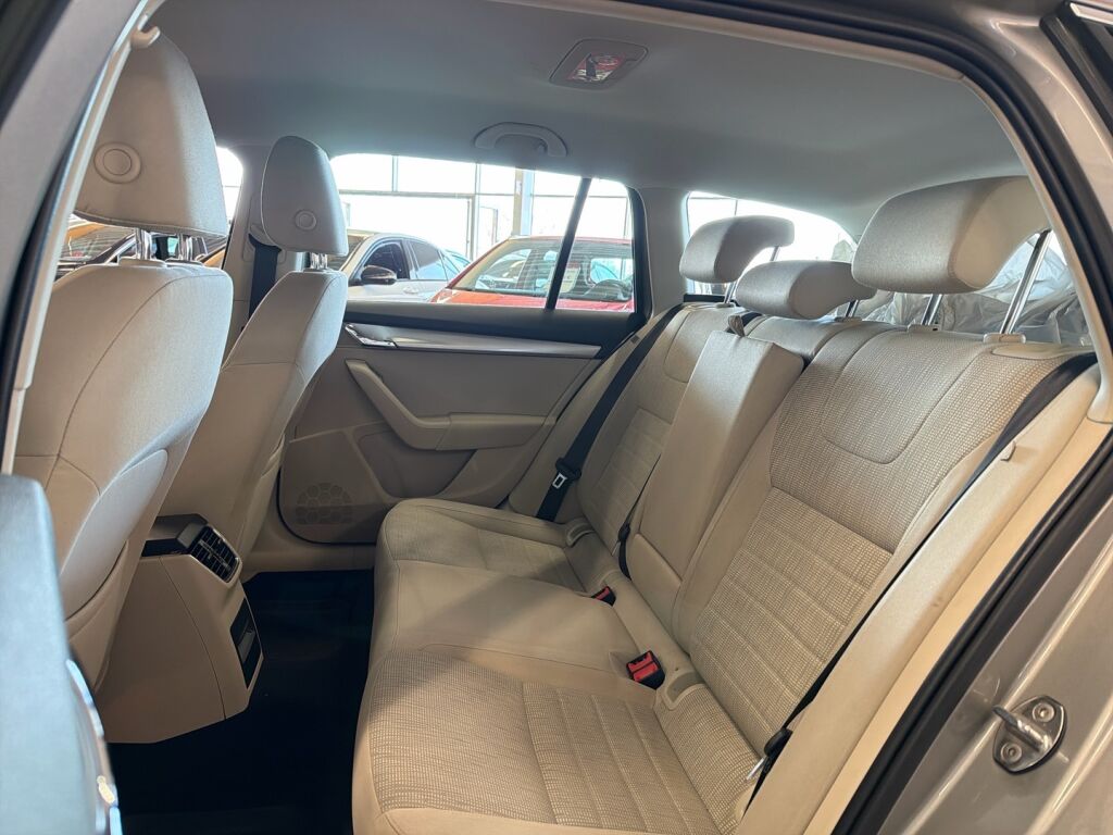 Skoda Octavia 2015 Ruskea (beige)