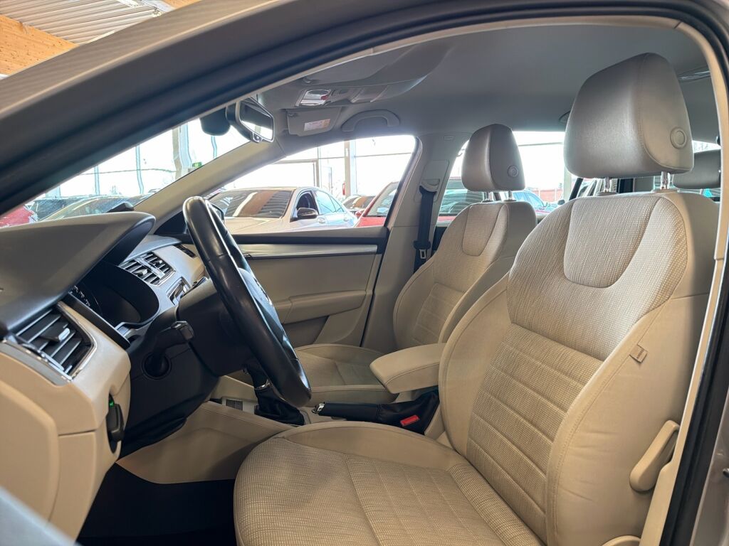 Skoda Octavia 2015 Ruskea (beige)