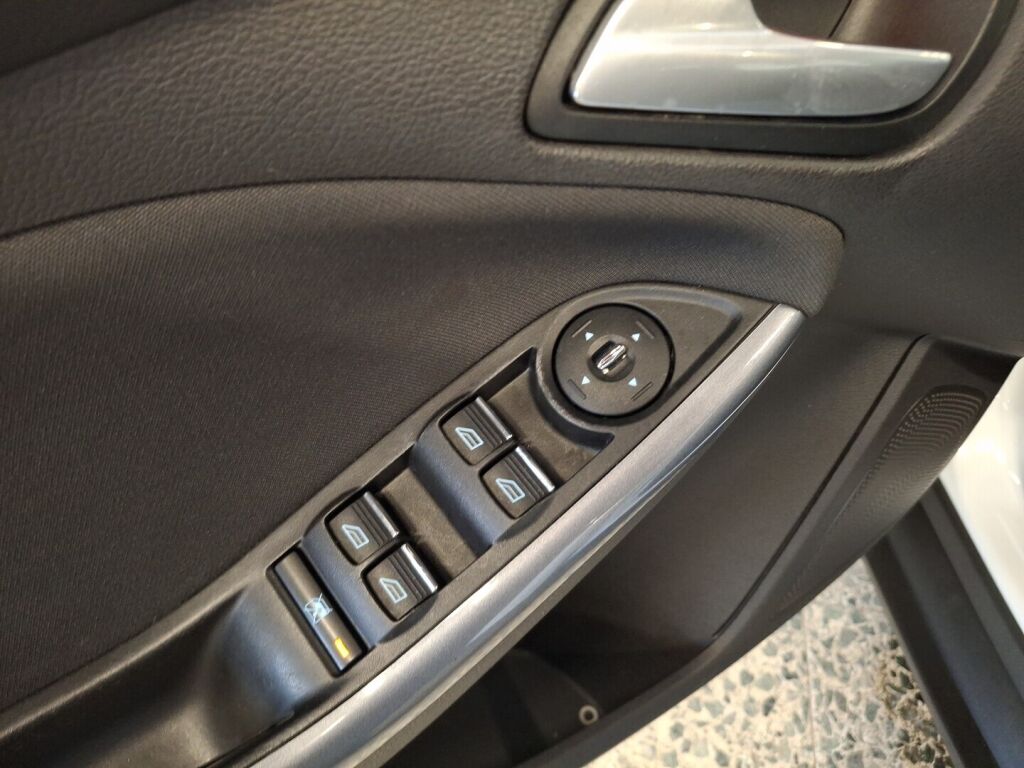 Ford Focus 2014 Valkoinen