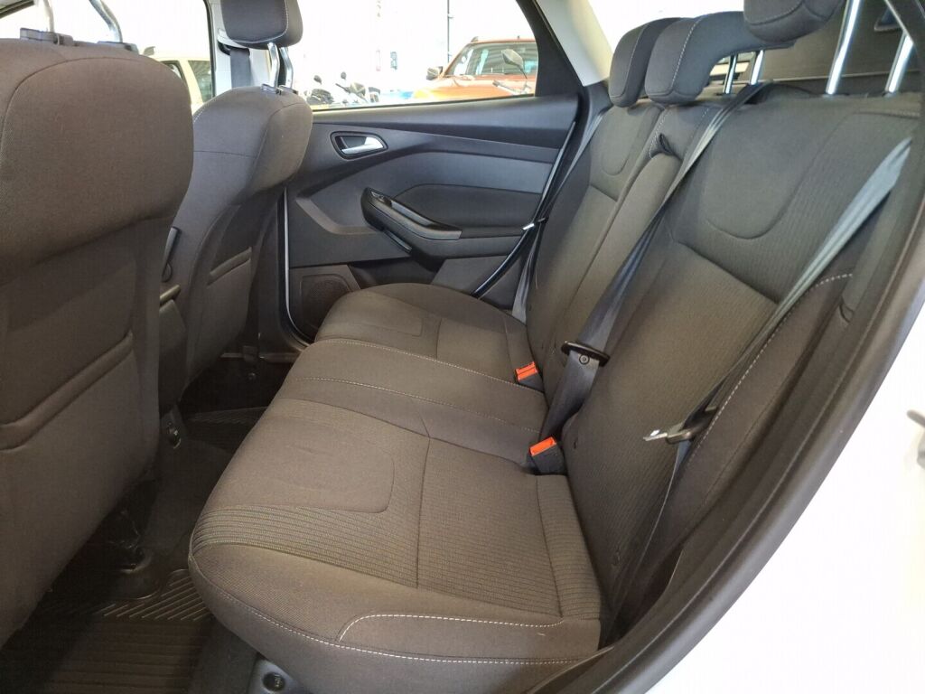 Ford Focus 2014 Valkoinen