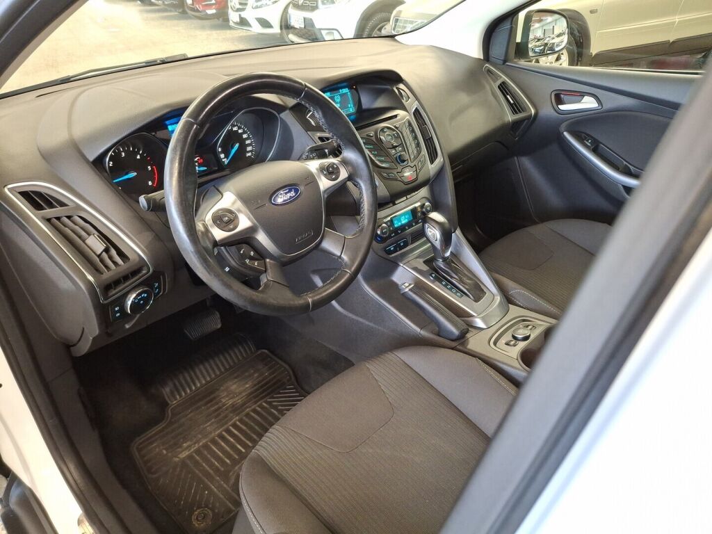 Ford Focus 2014 Valkoinen