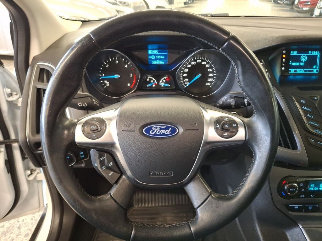 Ford Focus 2014 Valkoinen