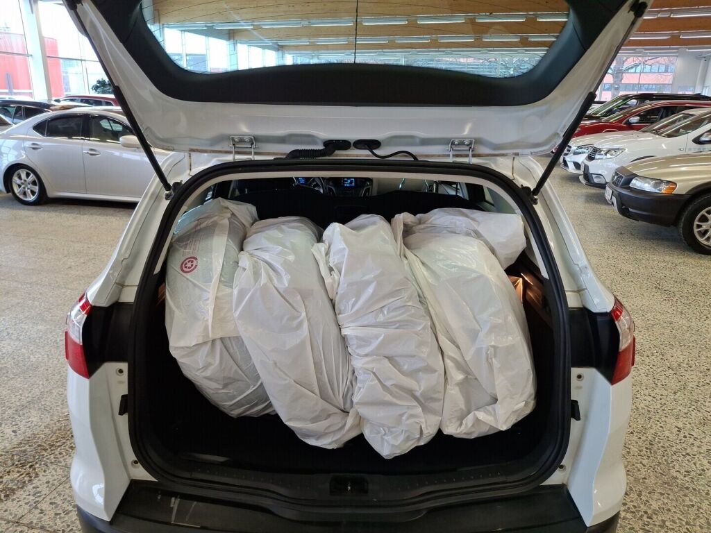 Ford Focus 2014 Valkoinen