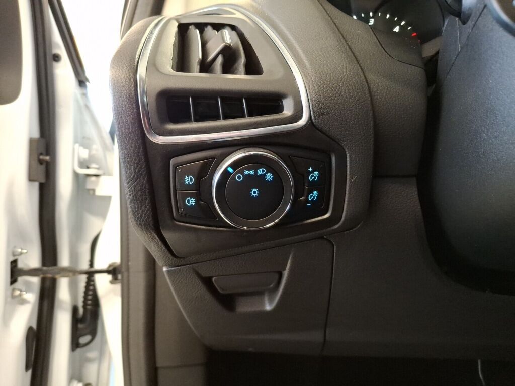 Ford Focus 2014 Valkoinen