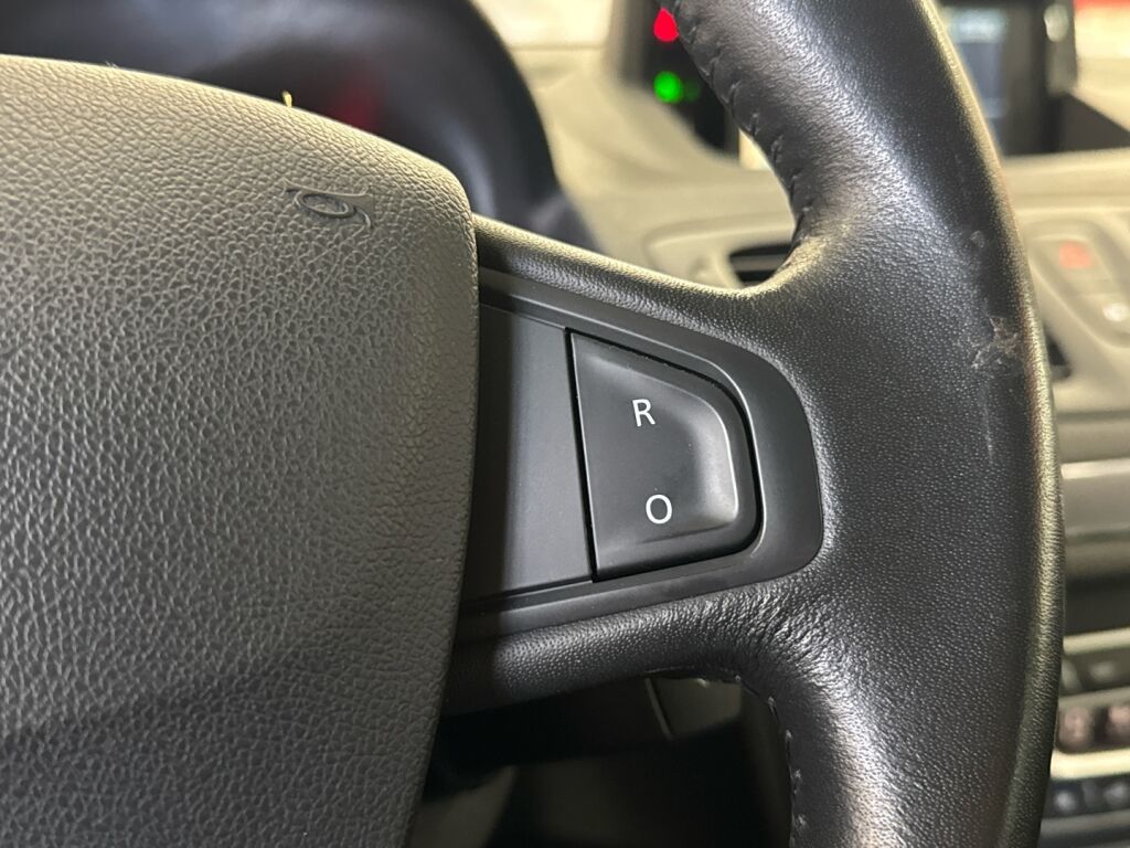 Renault Megane 2015 Punainen